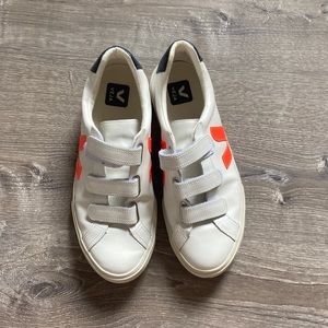 Veja like new velcro shoes